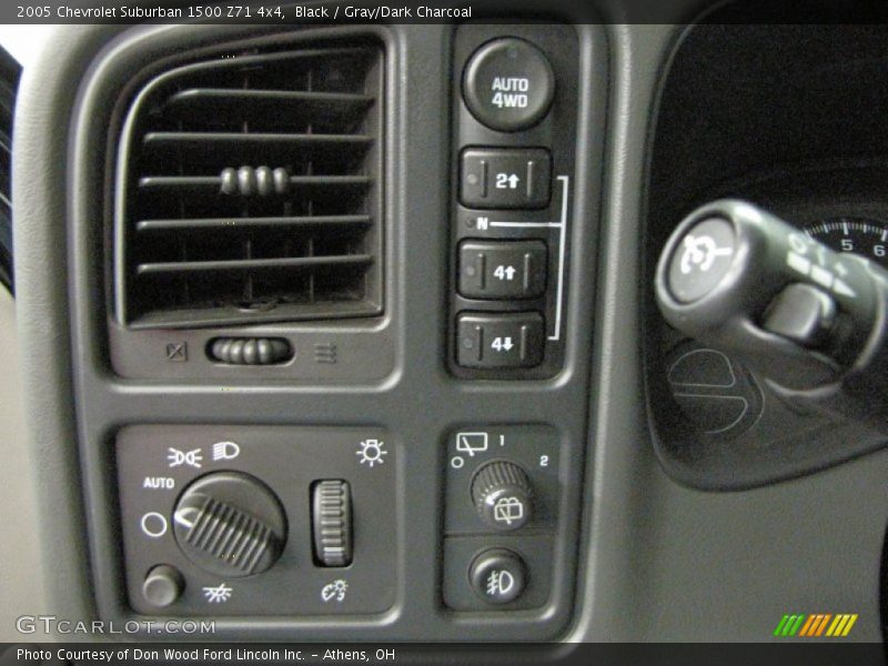 Black / Gray/Dark Charcoal 2005 Chevrolet Suburban 1500 Z71 4x4