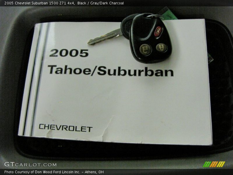 Black / Gray/Dark Charcoal 2005 Chevrolet Suburban 1500 Z71 4x4
