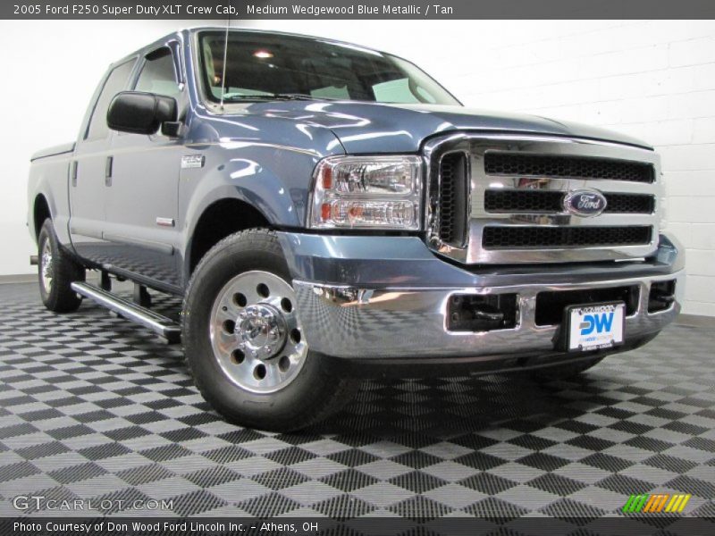 Medium Wedgewood Blue Metallic / Tan 2005 Ford F250 Super Duty XLT Crew Cab