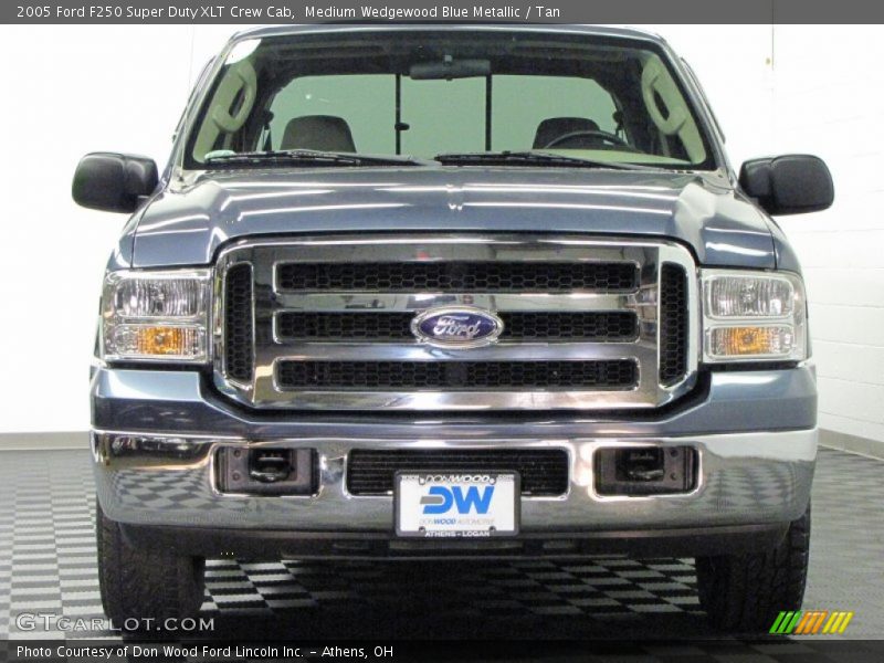 Medium Wedgewood Blue Metallic / Tan 2005 Ford F250 Super Duty XLT Crew Cab