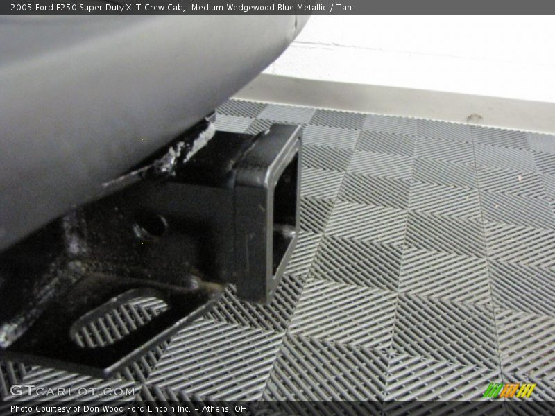 Medium Wedgewood Blue Metallic / Tan 2005 Ford F250 Super Duty XLT Crew Cab