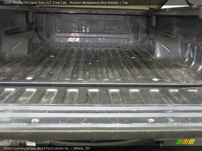 Medium Wedgewood Blue Metallic / Tan 2005 Ford F250 Super Duty XLT Crew Cab