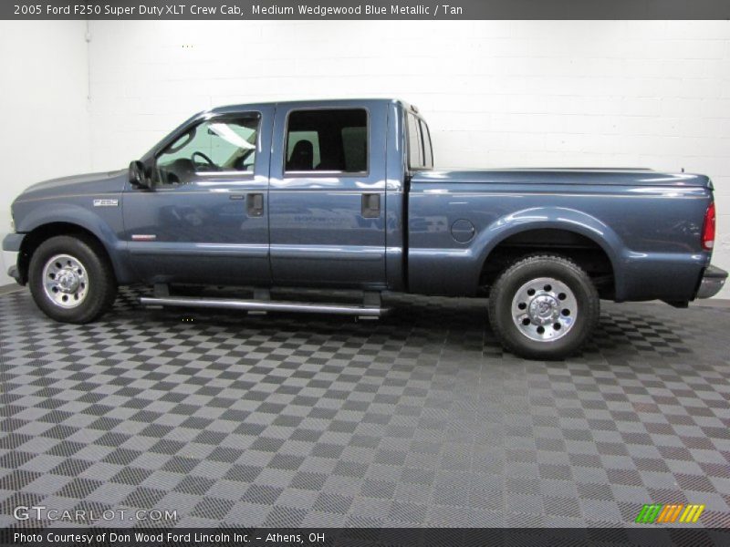 Medium Wedgewood Blue Metallic / Tan 2005 Ford F250 Super Duty XLT Crew Cab