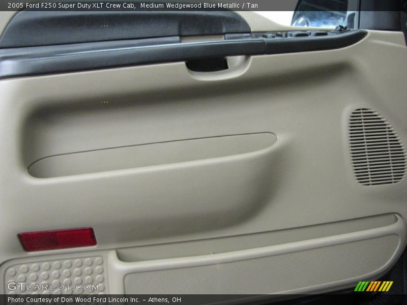 Medium Wedgewood Blue Metallic / Tan 2005 Ford F250 Super Duty XLT Crew Cab