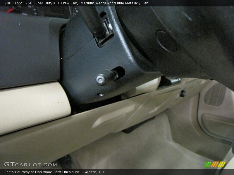 Medium Wedgewood Blue Metallic / Tan 2005 Ford F250 Super Duty XLT Crew Cab