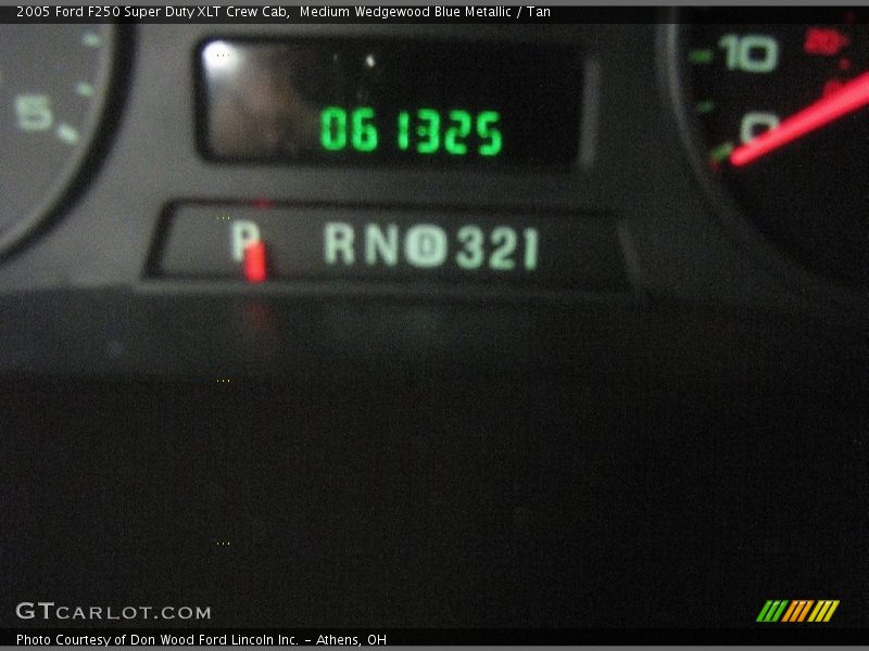 Medium Wedgewood Blue Metallic / Tan 2005 Ford F250 Super Duty XLT Crew Cab
