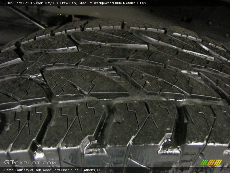 Medium Wedgewood Blue Metallic / Tan 2005 Ford F250 Super Duty XLT Crew Cab