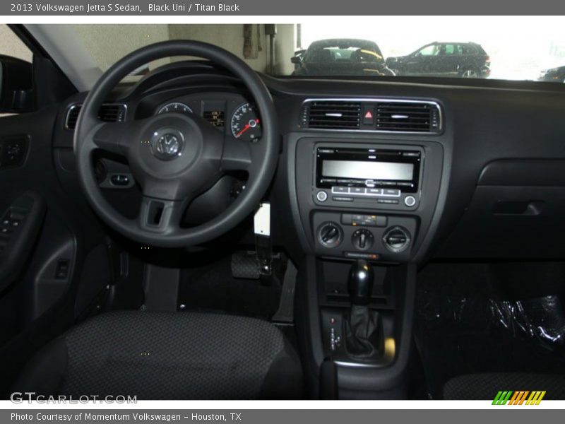 Black Uni / Titan Black 2013 Volkswagen Jetta S Sedan