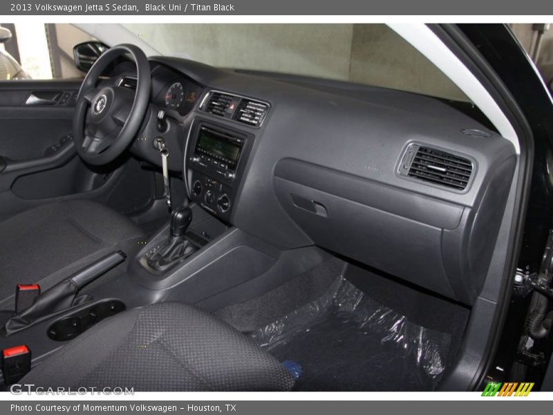 Black Uni / Titan Black 2013 Volkswagen Jetta S Sedan