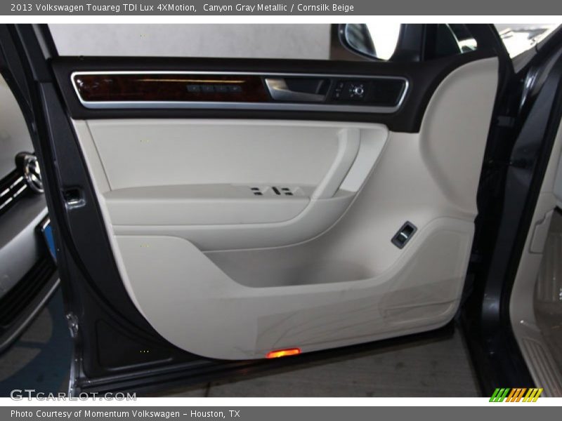 Door Panel of 2013 Touareg TDI Lux 4XMotion