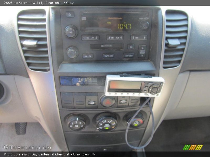 Clear White / Gray 2006 Kia Sorento LX 4x4