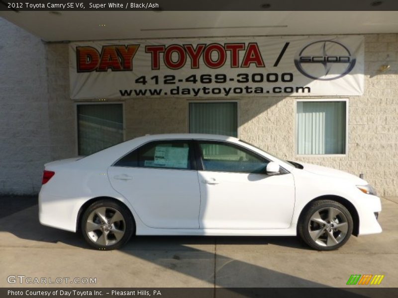 Super White / Black/Ash 2012 Toyota Camry SE V6
