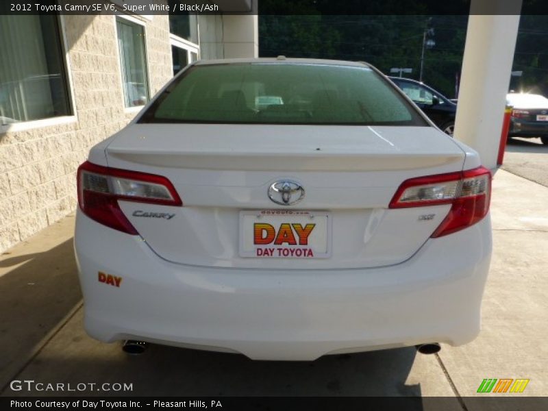 Super White / Black/Ash 2012 Toyota Camry SE V6