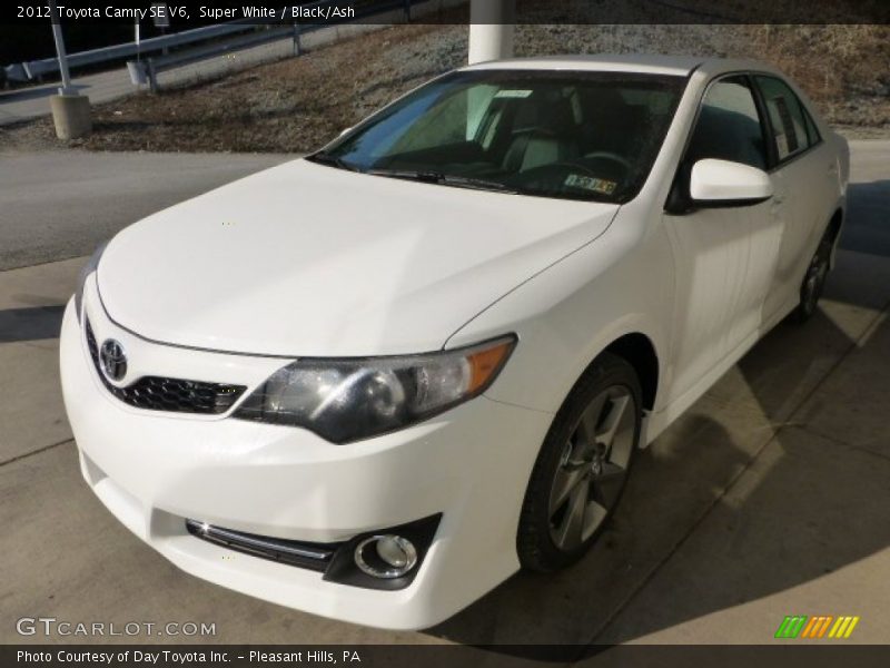 Super White / Black/Ash 2012 Toyota Camry SE V6