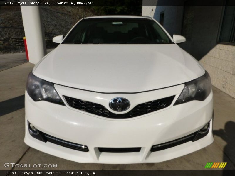 Super White / Black/Ash 2012 Toyota Camry SE V6