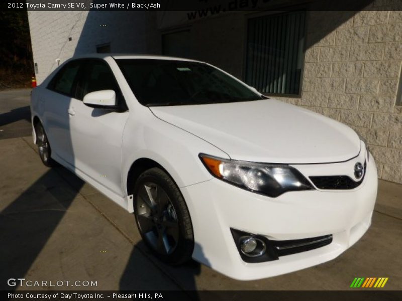 Super White / Black/Ash 2012 Toyota Camry SE V6