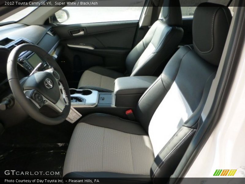 Super White / Black/Ash 2012 Toyota Camry SE V6
