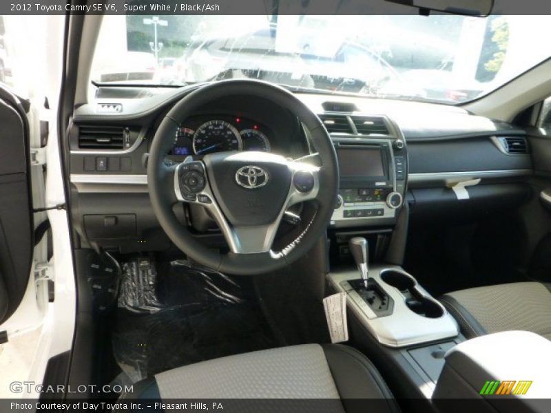 Super White / Black/Ash 2012 Toyota Camry SE V6