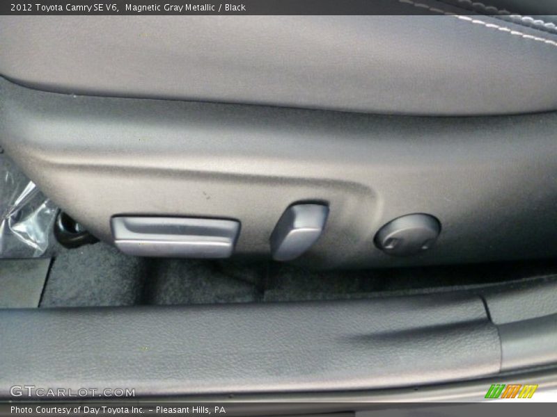 Magnetic Gray Metallic / Black 2012 Toyota Camry SE V6