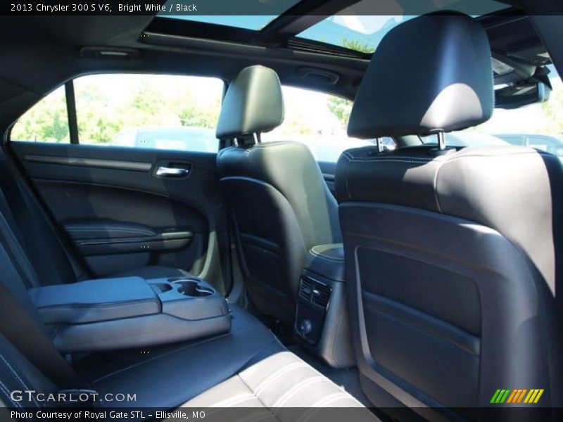 Bright White / Black 2013 Chrysler 300 S V6