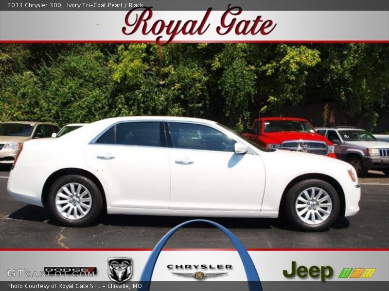 Ivory Tri-Coat Pearl / Black 2013 Chrysler 300