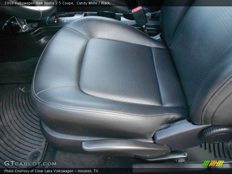 Candy White / Black 2009 Volkswagen New Beetle 2.5 Coupe