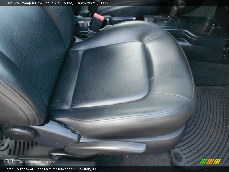 Candy White / Black 2009 Volkswagen New Beetle 2.5 Coupe