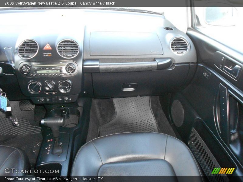 Candy White / Black 2009 Volkswagen New Beetle 2.5 Coupe