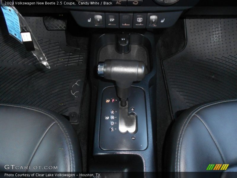 Candy White / Black 2009 Volkswagen New Beetle 2.5 Coupe