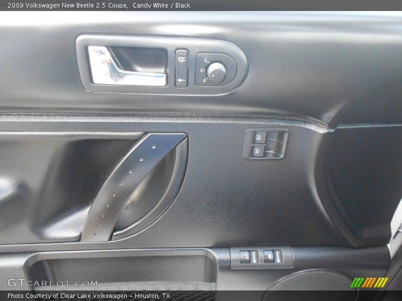 Candy White / Black 2009 Volkswagen New Beetle 2.5 Coupe
