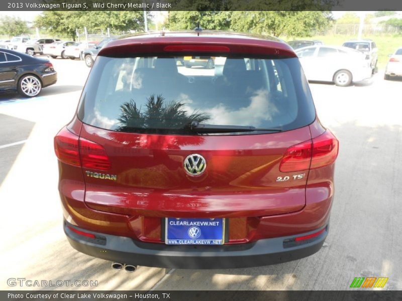 Wild Cherry Metallic / Black 2013 Volkswagen Tiguan S