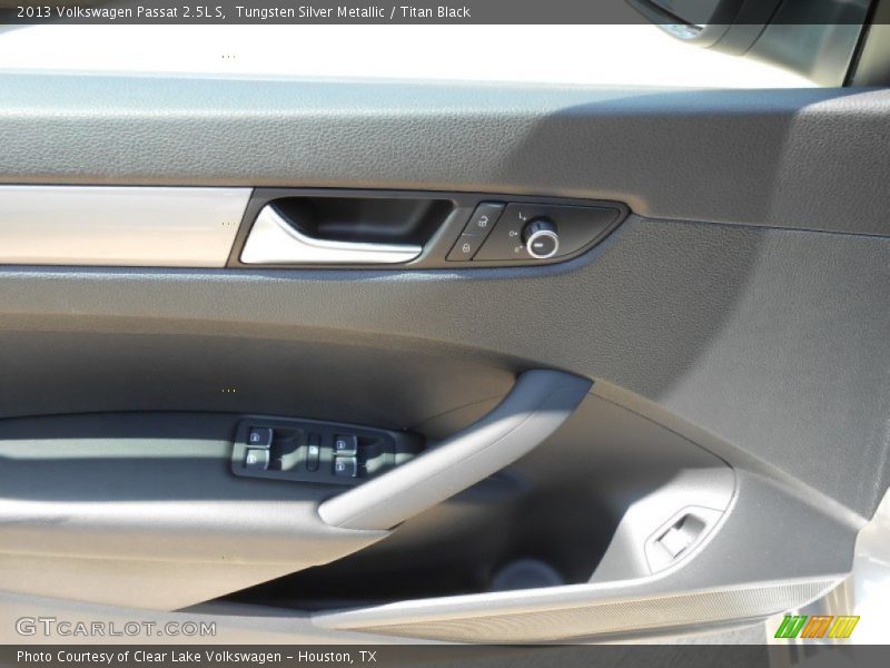 Tungsten Silver Metallic / Titan Black 2013 Volkswagen Passat 2.5L S