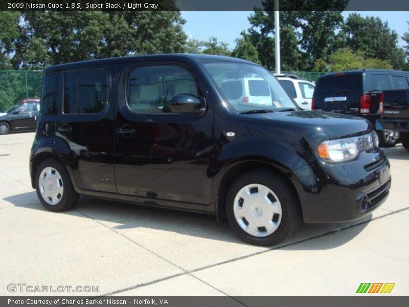 Super Black / Light Gray 2009 Nissan Cube 1.8 S