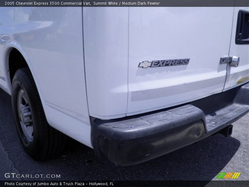 Summit White / Medium Dark Pewter 2005 Chevrolet Express 3500 Commercial Van