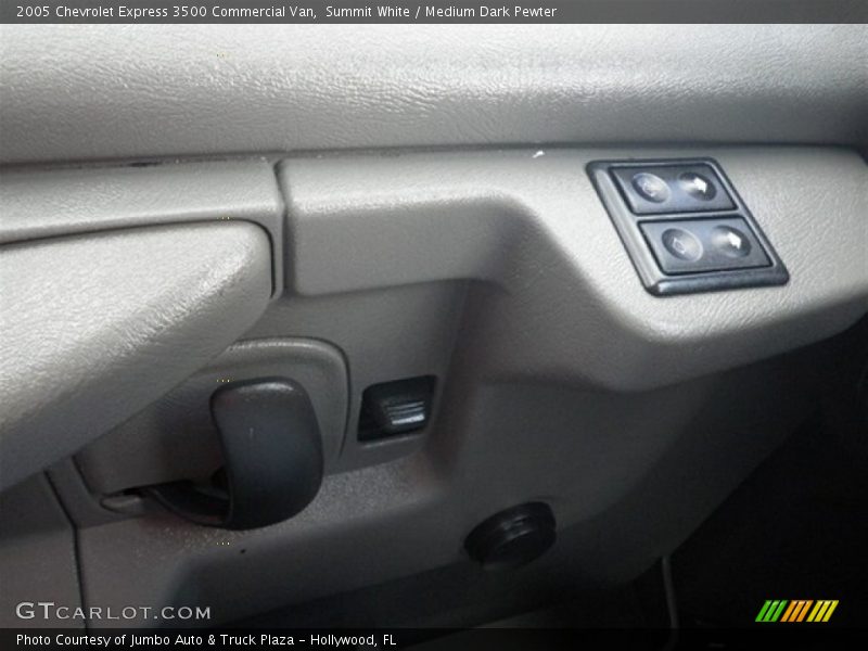 Summit White / Medium Dark Pewter 2005 Chevrolet Express 3500 Commercial Van
