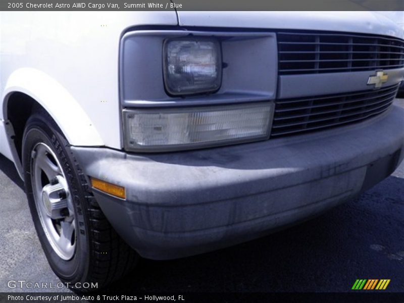 Summit White / Blue 2005 Chevrolet Astro AWD Cargo Van