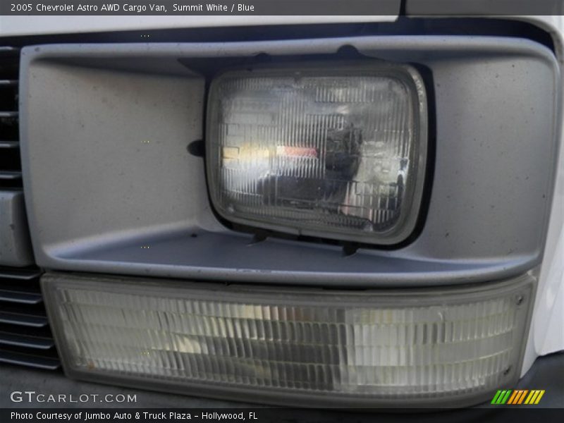 Summit White / Blue 2005 Chevrolet Astro AWD Cargo Van