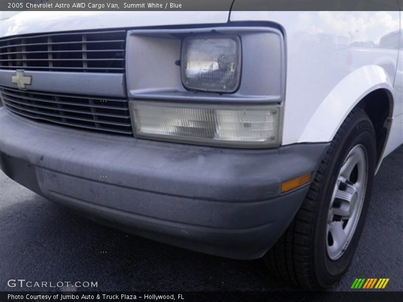 Summit White / Blue 2005 Chevrolet Astro AWD Cargo Van