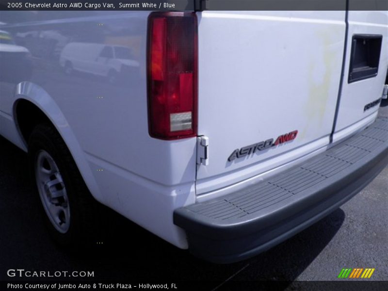Summit White / Blue 2005 Chevrolet Astro AWD Cargo Van