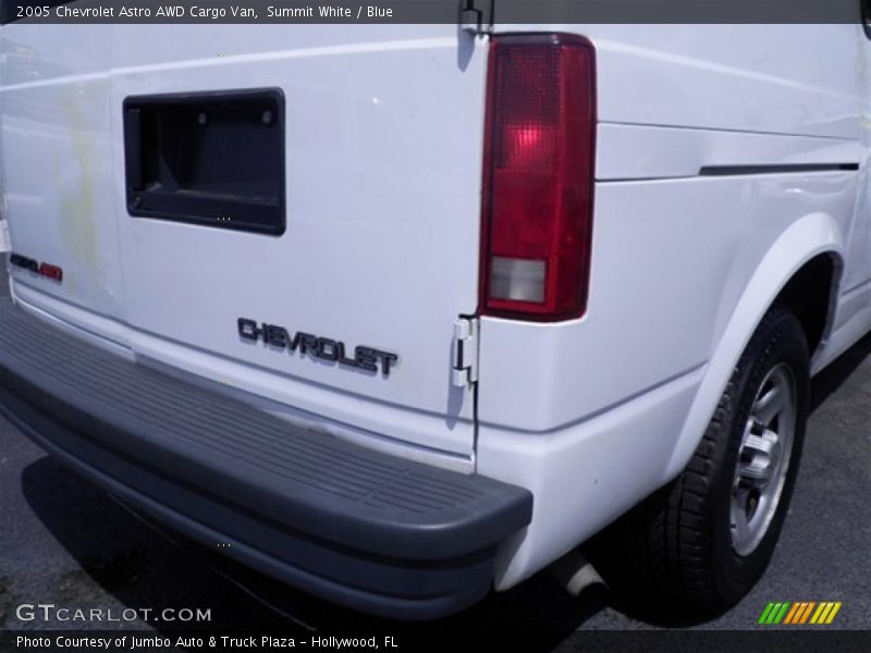 Summit White / Blue 2005 Chevrolet Astro AWD Cargo Van