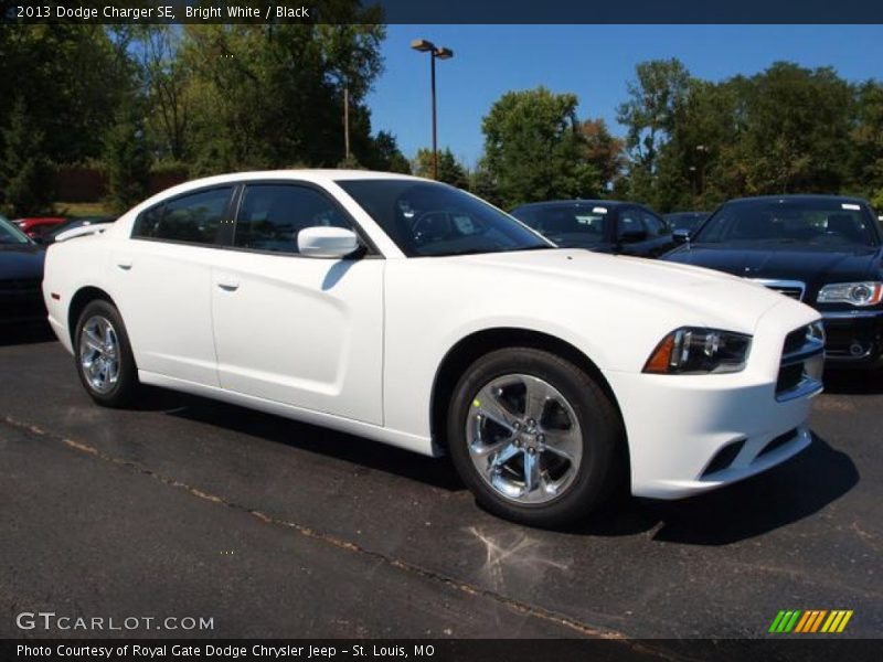 Bright White / Black 2013 Dodge Charger SE