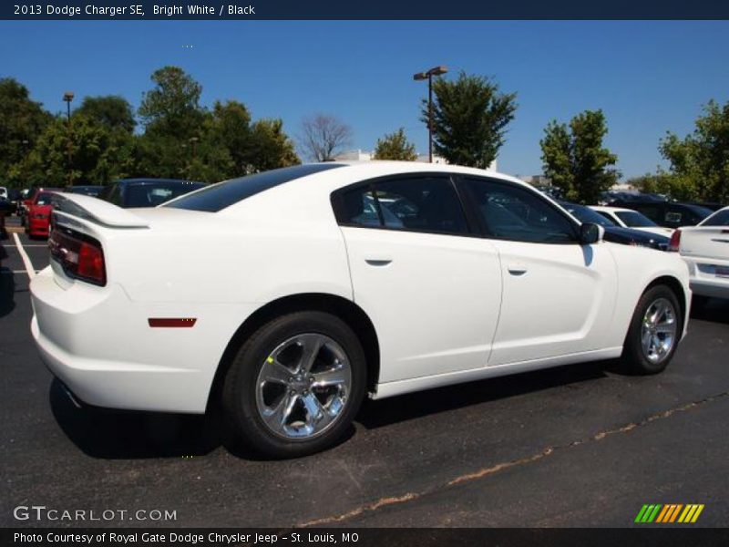 Bright White / Black 2013 Dodge Charger SE