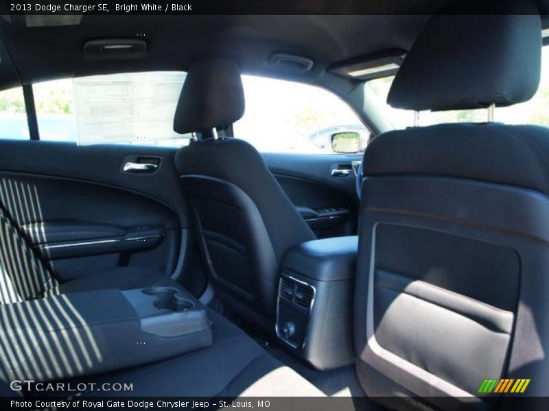 Bright White / Black 2013 Dodge Charger SE