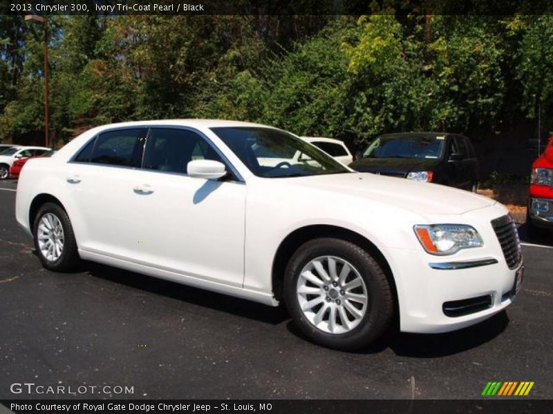 Ivory Tri-Coat Pearl / Black 2013 Chrysler 300