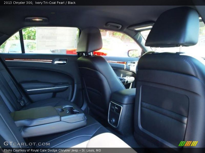 Ivory Tri-Coat Pearl / Black 2013 Chrysler 300