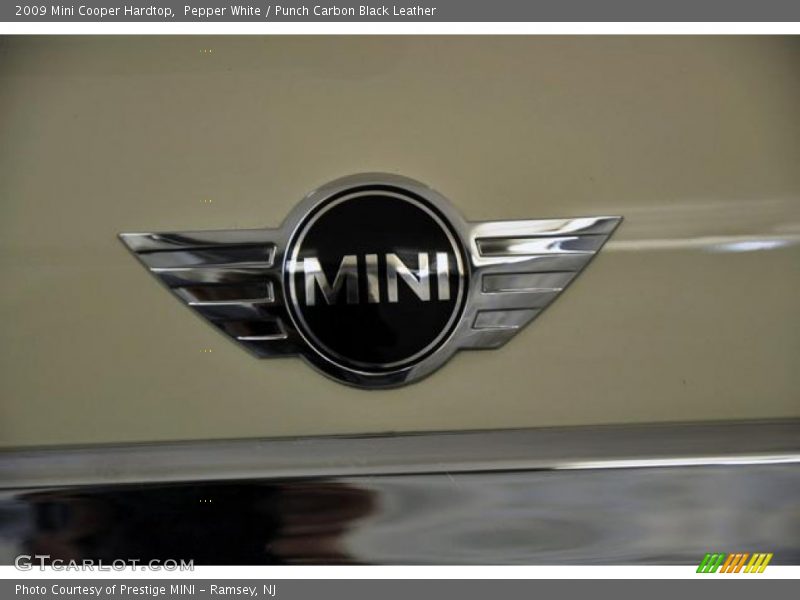 Pepper White / Punch Carbon Black Leather 2009 Mini Cooper Hardtop
