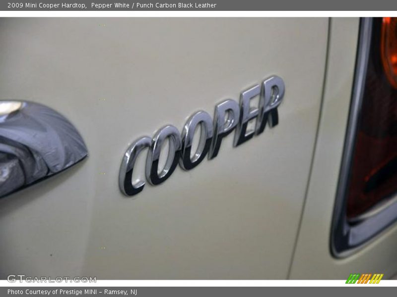 Pepper White / Punch Carbon Black Leather 2009 Mini Cooper Hardtop