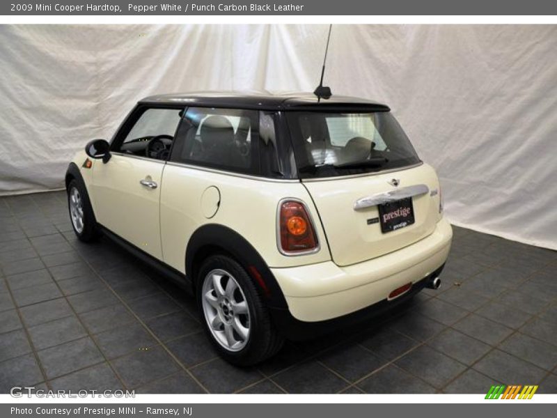 Pepper White / Punch Carbon Black Leather 2009 Mini Cooper Hardtop