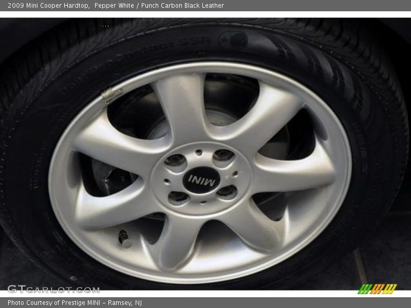 Pepper White / Punch Carbon Black Leather 2009 Mini Cooper Hardtop