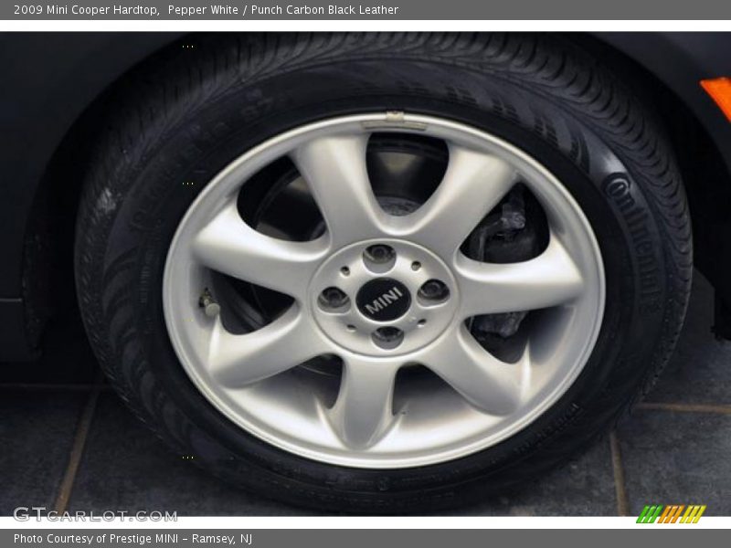 Pepper White / Punch Carbon Black Leather 2009 Mini Cooper Hardtop